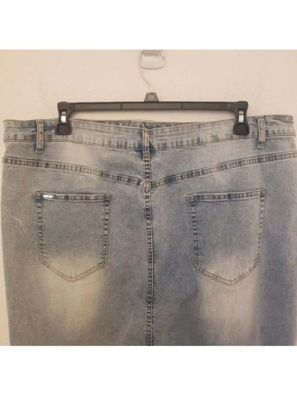 City Chic Denim Pencil Knee Length Skirt Light Wash Fading Pockets Size 22W NWT